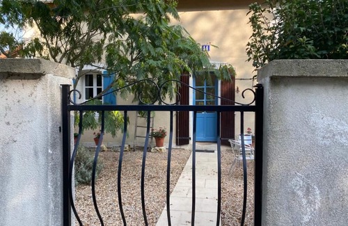 Journet Maison | ancienne propriété de chemin de fer de Charme dans un cadre paisible. Proche des commodités locales.