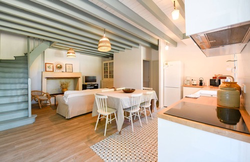 Cadillac-en-Fronsadais Maison | Charmant gîte avec piscine dans maison de campagne sur domaine de 52 hectares