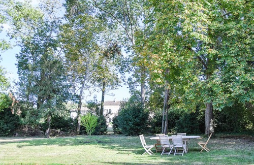 Cadillac-en-Fronsadais Maison | Charmant gîte avec piscine dans maison de campagne sur domaine de 52 hectares