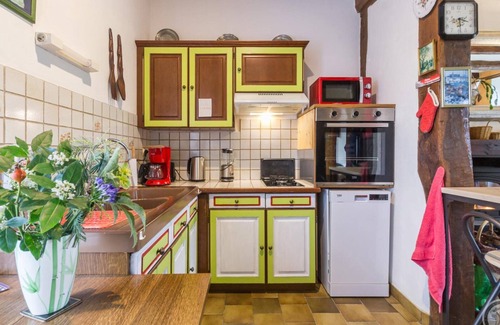Hauteville-la-Guichard Cottage | Charming house with garden, pets allowed