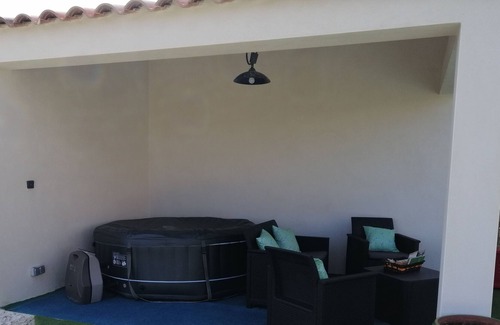 Massillargues-Attuech Appartement | Charmant appartement avec piscine et Spa près d Anduze pour 4 personnes
