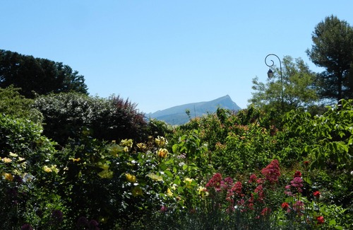 Saint-Marc-Jaumegarde Villa | Charmante Maison Provençale, Villa Le Peiral avec piscine et vue Sainte-Victoire