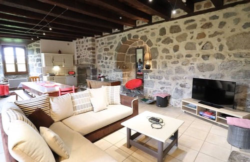 Saint-Martin-Valmeroux Cottage | Maison de caractère rénovée, au calme, proche Salers, avec jardin et activités de plein-air