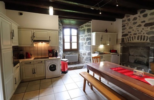 Saint-Martin-Valmeroux Cottage | Maison de caractère rénovée, au calme, proche Salers, avec jardin et activités de plein-air
