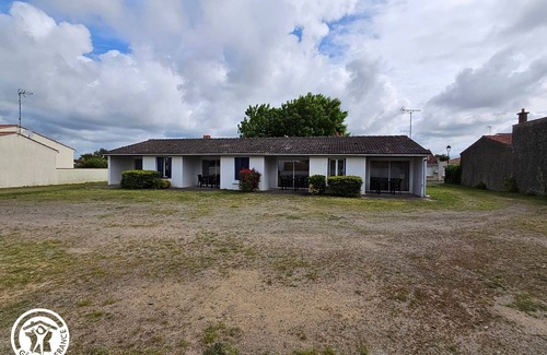 Saint-Michel-en-l'Herm Cottage | Gîte cosy pour 2, proche plages et Marais Poitevin, avec terrasse privative à Saint-Michel-en-l'Herm
