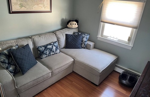Farmingdale Maison | Charming Full House - 2.5 Miles from Bethpage Black-Perfect for Ryder Cup