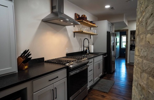 Jordan Appartement | Charming fully renovated Historic Home Away From Home originally built in 1863!