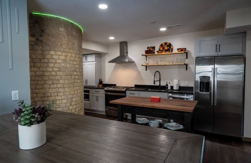 Jordan Appartement | Charming fully renovated Historic Home Away From Home originally built in 1863!