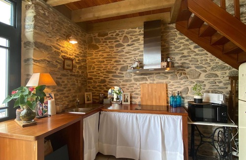 Locmaria-Plouzane Appartement | Charming furnished house near the beach, with fenced garden