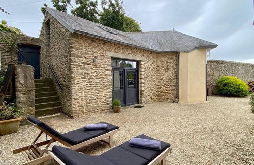 Locmaria-Plouzane Appartement | Charming furnished house near the beach, with fenced garden