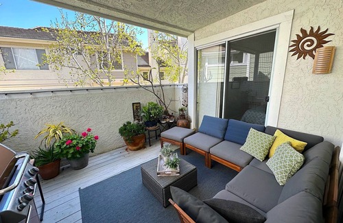 Carmel Valley Copropriété | 2BD / 2BA de charme avec piscine et spa * Disponible * le 8 octobre 2019 3 295 $ / m (1 mois minimum)