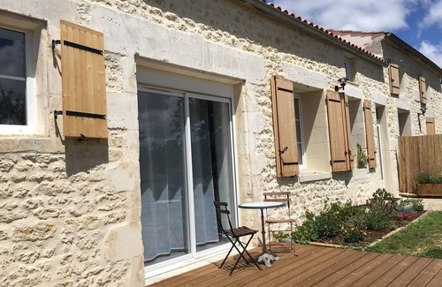 Le Gua Cottage | Meublé de charme 6 personnes au calme avec piscine et grand jardin