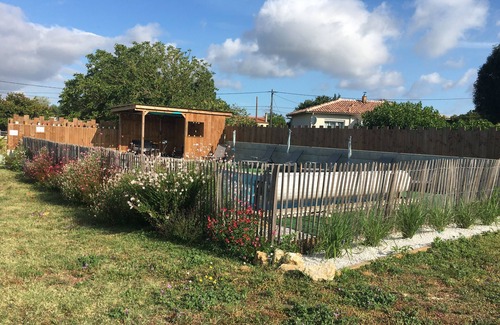 Le Gua Cottage | Meublé de charme 6 personnes au calme avec piscine et grand jardin