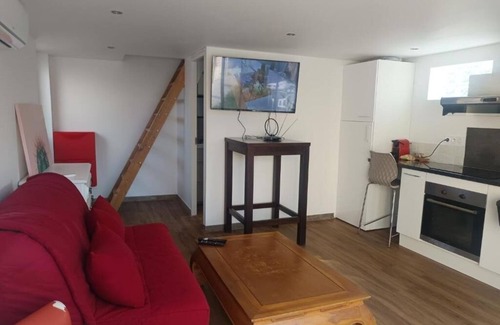 Carbon-Blanc Appartement | Charmante dépendance meublée avec terrasse à Bordeaux