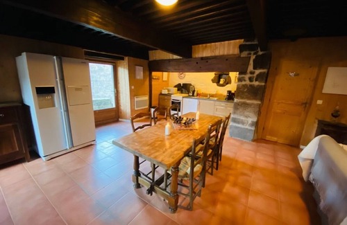 Nozieres Maison | Charmant Gîte "La 1670" dans un hameau rénové du 17ème siècle