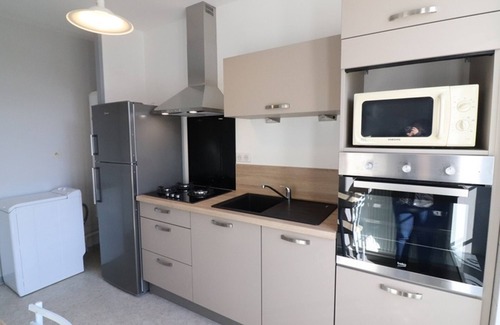 Saint-Gerons Cottage | Gîte rénové au bord du lac, 3 ch, jardin, TV, internet, activités nautiques, 6 pers, animaux admis
