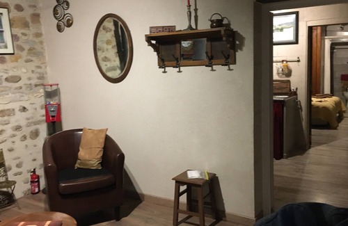 Oloron-Sainte-Marie Maison | CHARMING GARDEN COTTAGE unobstructed view of the Pyrenees. WHEELCHAIR FRIENDLY.