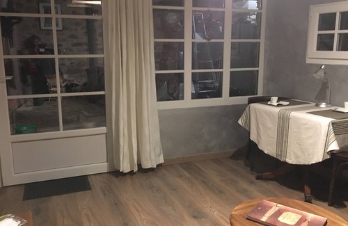 Oloron-Sainte-Marie Maison | CHARMING GARDEN COTTAGE unobstructed view of the Pyrenees. WHEELCHAIR FRIENDLY.