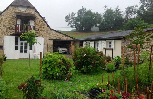 Oloron-Sainte-Marie Maison | CHARMING GARDEN COTTAGE unobstructed view of the Pyrenees. WHEELCHAIR FRIENDLY.