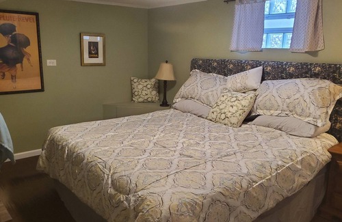 Homewood Appartement | Charming Garden Apartment in Quaint, Walkable Homewood