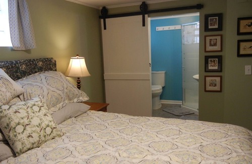 Homewood Appartement | Charming Garden Apartment in Quaint, Walkable Homewood