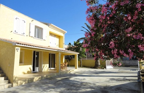 Biguglia Appartement | Charmant rez de jardin, à proximité du bord de Mer