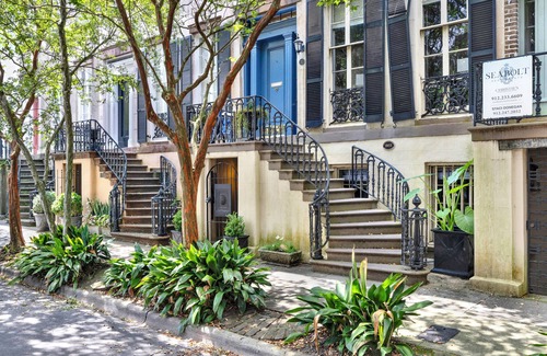 Historic Downtown Savannah Appartement | “Charming Garden Retreat – Where Comfort Meets Character”