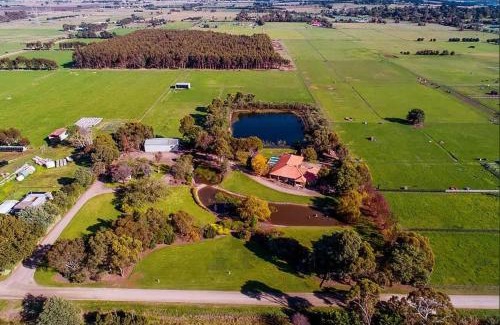 Garfield Maison | Charming Garfield Farm Stay 4BR Holiday Villa