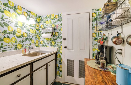 Lambertville Appartement | Charming Getaway < 1 Mi to Downtown Lambertville!