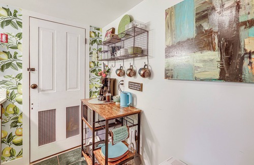 Lambertville Appartement | Charming Getaway < 1 Mi to Downtown Lambertville!
