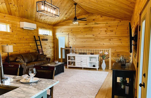 Chittenden County Maison | Charming getaway for two with fast WiFi, full kitchen, deck, & shared firepit