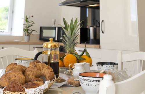 Fumel Cottage | CHARMING GITE 4****, JACUZZI, sheets, bicycles, baby equipment provided