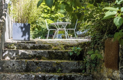 Belveze Maison | Charming gîte and unusual cabin, nature, swimming pool. Ideal for friends and family stays