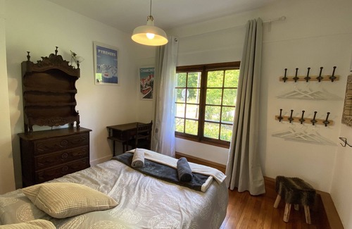 Guerard Maison | Charming Gîte/Guinguette, by the River