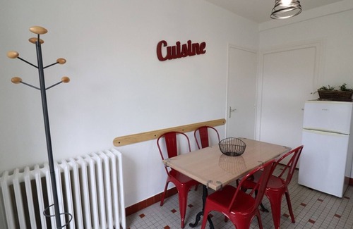 Aurillac Cottage | Charmant Gîte à Aurillac avec Jardin Privatif et Parking, Idéal pour 4 Pers., À Proximité du Centre