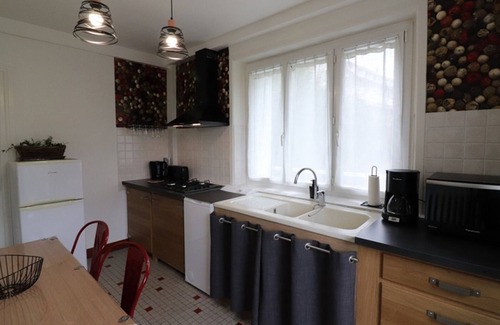 Aurillac Cottage | Charmant Gîte à Aurillac avec Jardin Privatif et Parking, Idéal pour 4 Pers., À Proximité du Centre