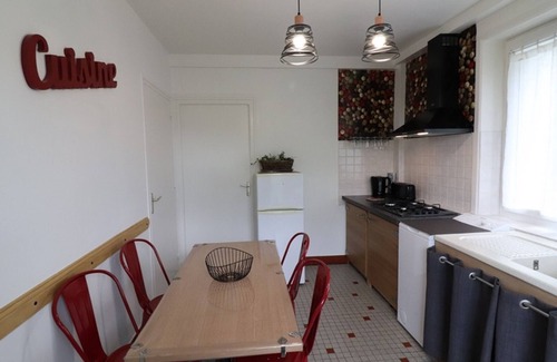 Aurillac Cottage | Charmant Gîte à Aurillac avec Jardin Privatif et Parking, Idéal pour 4 Pers., À Proximité du Centre