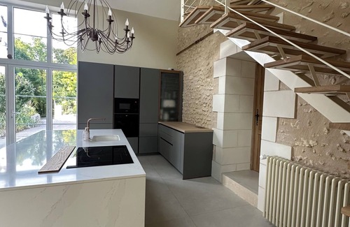 Savonnieres Cottage | Charming gite with SPA & Karaoke