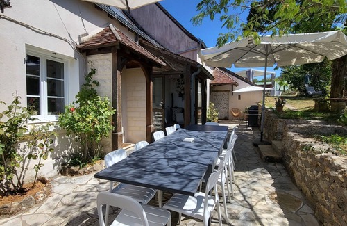 Savonnieres Cottage | Charming gite with SPA & Karaoke
