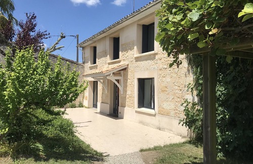 Verac Maison | Gîte de charme avec piscine sur domaine viticole bio