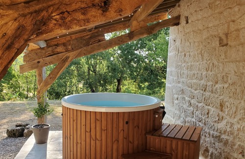 Aiguelèze Maison | Charming gite with whirlpool bath and swimming pool amidst vineyards