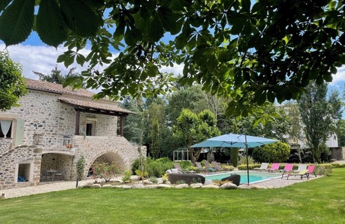 Aubenas Maison | Gîtes de charme 320m2 jusqu'à 22 personnes +piscine chauffée à 300m de l'Ardèche
