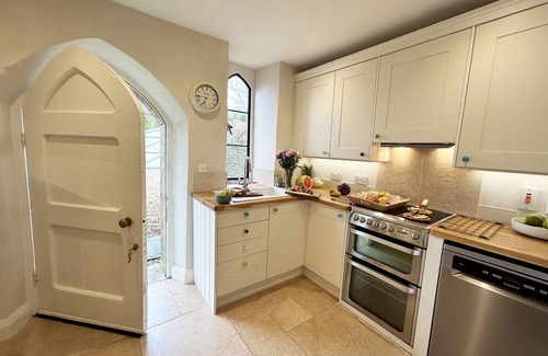 Hopton Castle Maison | Charming gothic house with a lovely terrace and garden
