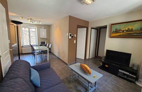 Epinal Appartement | Charmant T2 rénové avec cour privée - centre d'Épinal, proche gare et commodités
