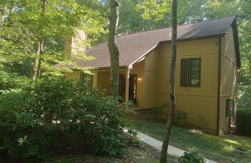Saint Andrews Maison | Charming guest suite in multi-leveled house in Sewanee.