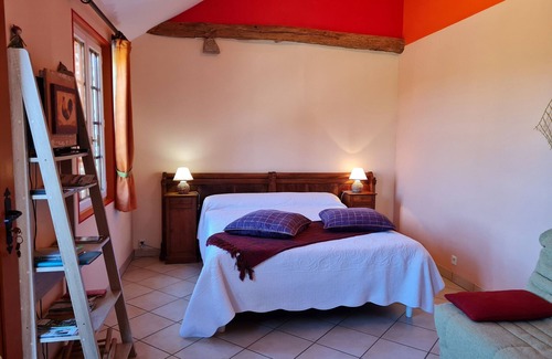 Bonnee Lit Et Petit-Déjeuner | Roulotte confortable avec balcon en bois, climatisation et prêt de vélos, près du Château de Sully