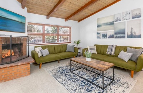 Downtown Appartement | Charming Half Duplex w/ Backyard in the Aspen Core!