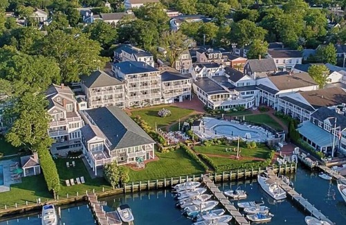 Edgartown Appartement | Charming Harborside hotel suite in enchanting Edgartown with AC