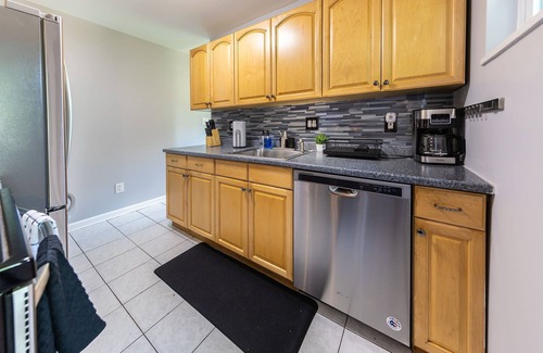 Seminary Hill Maison | Charming Hideaway 19 min to DC huge Backyard/Grill