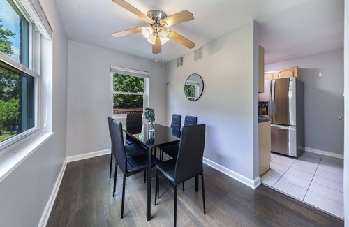 Seminary Hill Maison | Charming Hideaway 19 min to DC huge Backyard/Grill